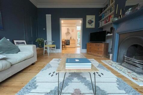 Living Room 3.jpg