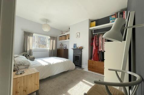 Bedroom 1.jpg