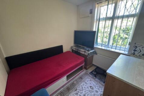 Rear bedroom