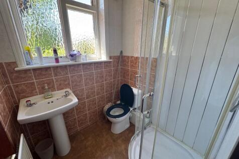 Main bathroom