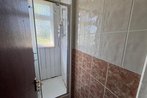 Extra shower room
