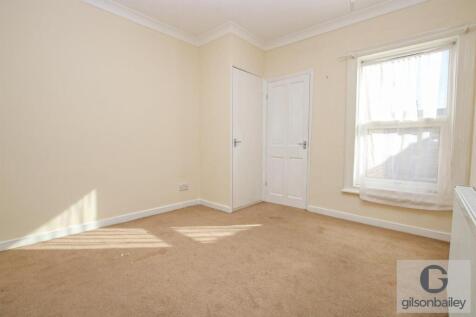 IMG_st olaves bedroom 2 (002).jpg