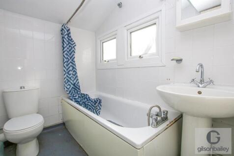 IMG_st olaves bathroom (002).jpg