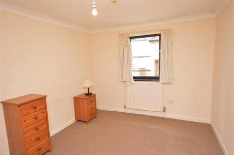 bedroom (002).jpg