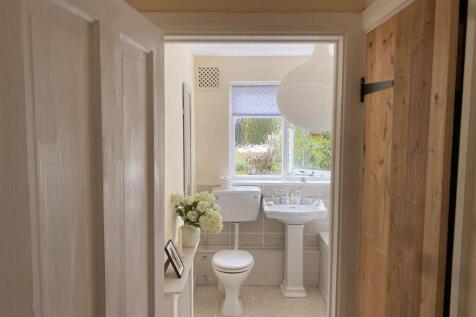 BATHROOM 2.jpg
