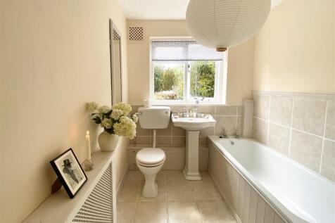BATHROOM 4.jpg