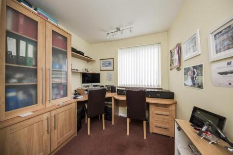 Bedroom / Office