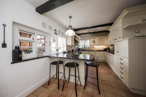 Kitchen / Breakfast area