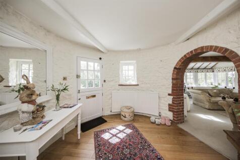 Roundel Hallway