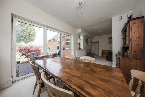 DINING FAMILY ROOM