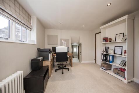Bedroom / Study