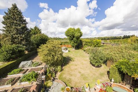 Stunning Garden &amp; Views