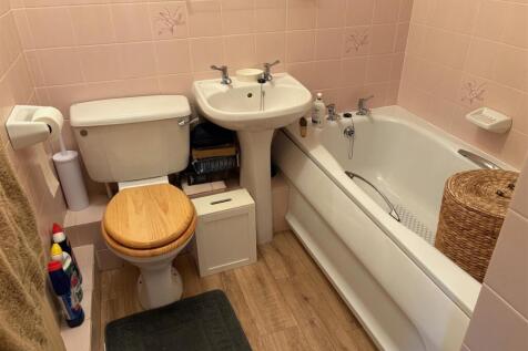 dowstairs bathroom.jpg