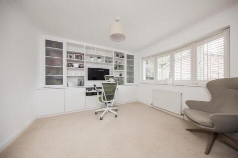 Large ground floor study or bedroom