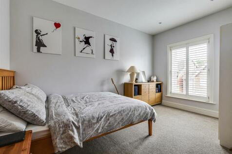 10 Bedroom.jpg