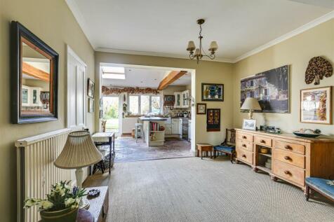 7 Dining Area.jpg
