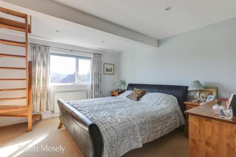 15 Bedroom 1.jpg