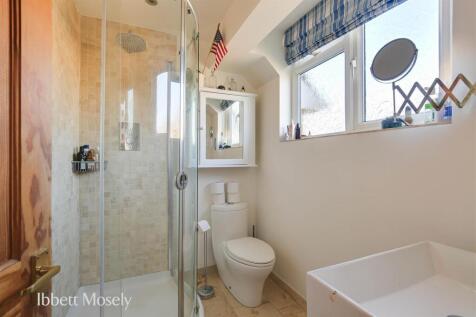 21 Shower Room.jpg