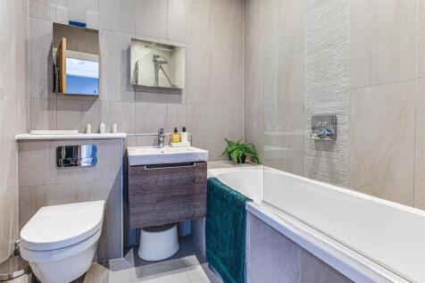 11. Bathroom.jpg