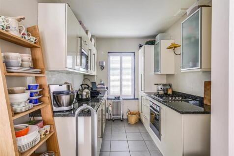 5 Kitchen.jpg