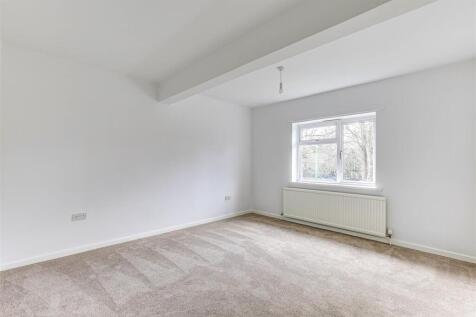 15 Bedroom.jpg