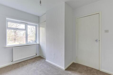 15 Bedroom.jpg