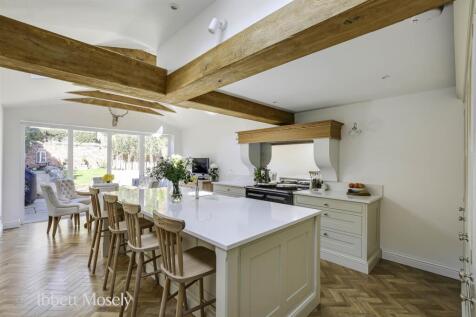 9 Kitchen Dining Room.jpg