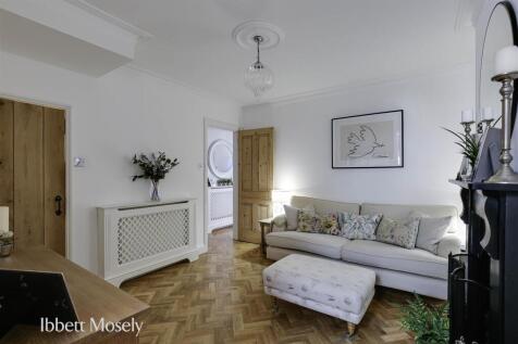8 Family Room.jpg