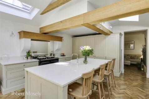 11 Kitchen Dining Room.jpg