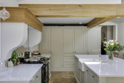 14 Kitchen.jpg