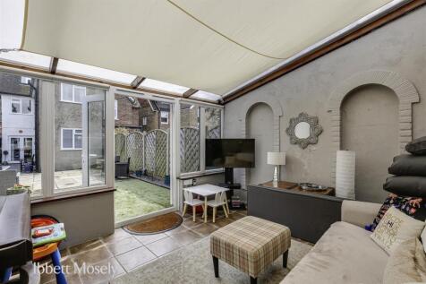 25 Garden Room.jpg