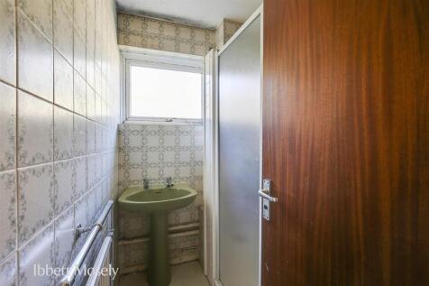 8 Shower Room.jpg