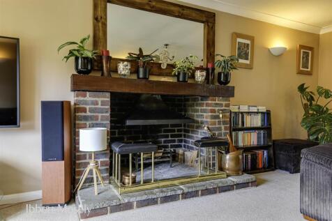 12 Fireplace.jpg