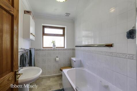 28 Bathroom.jpg