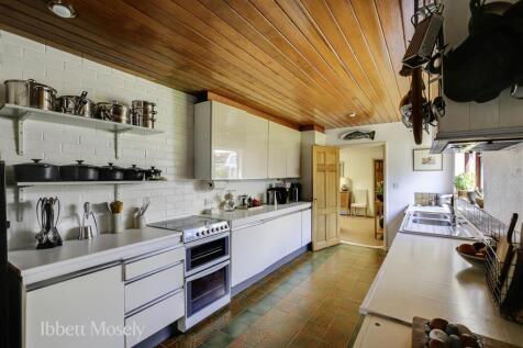 14 Kitchen.jpg