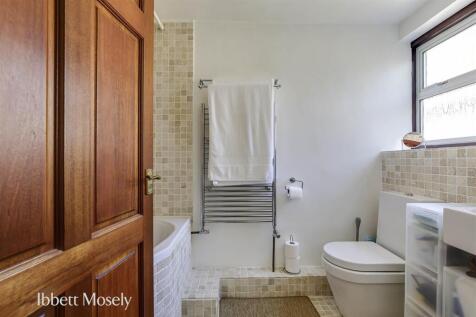 20 Bathroom.jpg