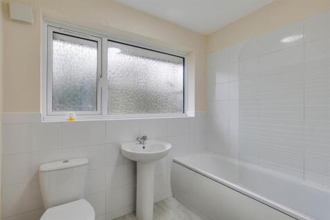 15 Bathroom.jpg