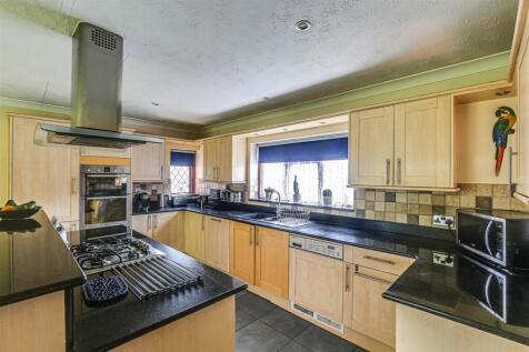 7 Kitchen.jpg