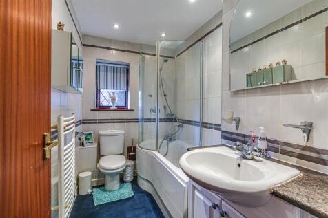 14 Bathroom.jpg
