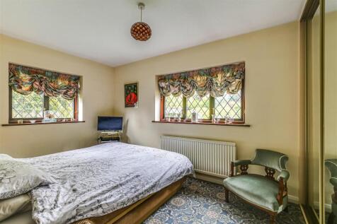 10 Bedroom 1.jpg