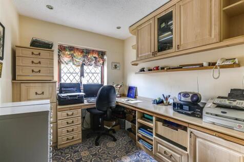 13 Bedroom - Office.jpg