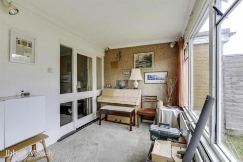 12 Family Room.jpg