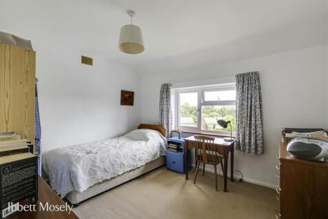 16 Bedroom.jpg