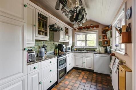 7 Kitchen.jpg