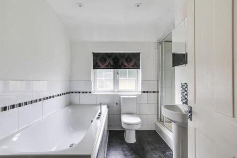 11 Bathroom.jpg