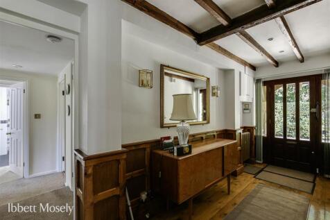 6 Entrance hall.jpg