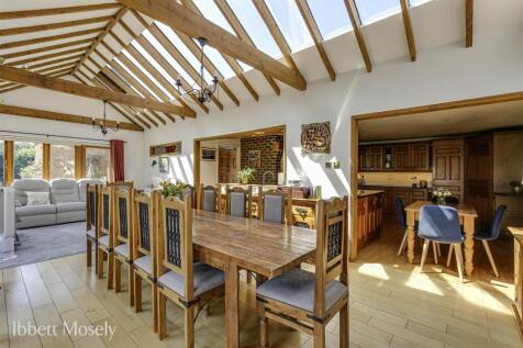 14 Dining Room.jpg