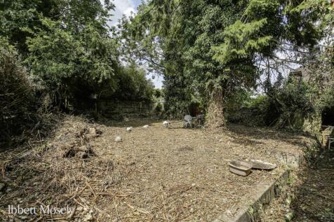 11 Back Garden.jpg
