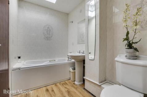 9 Bathroom.jpg