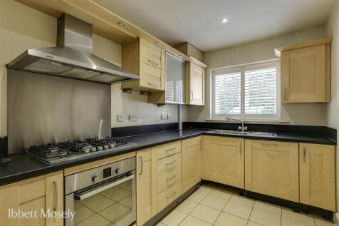 6 Kitchen.jpg
